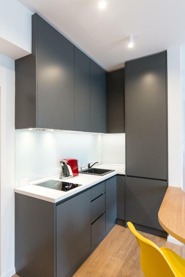 Arbans Elegant Apartment In The City Center Bukares Bagian luar foto