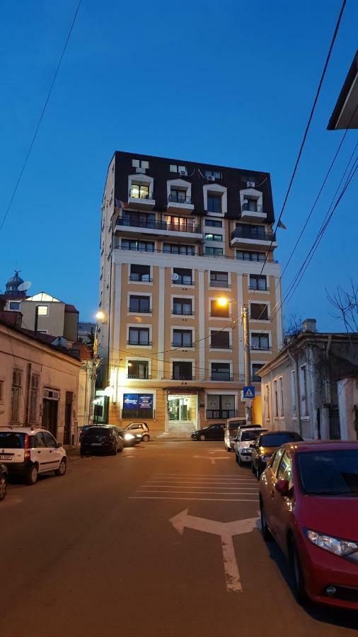 Arbans Elegant Apartment In The City Center Bukares Bagian luar foto