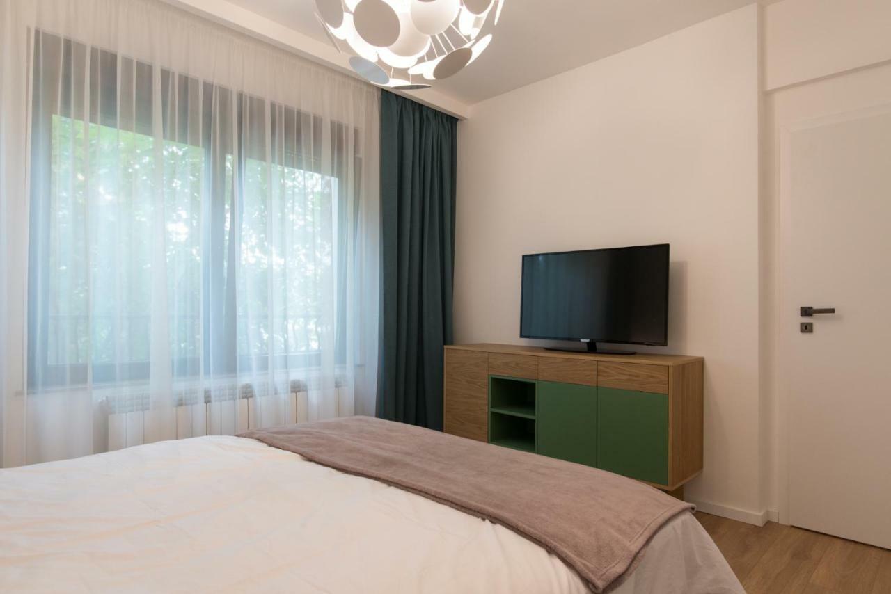 Arbans Elegant Apartment In The City Center Bukares Bagian luar foto