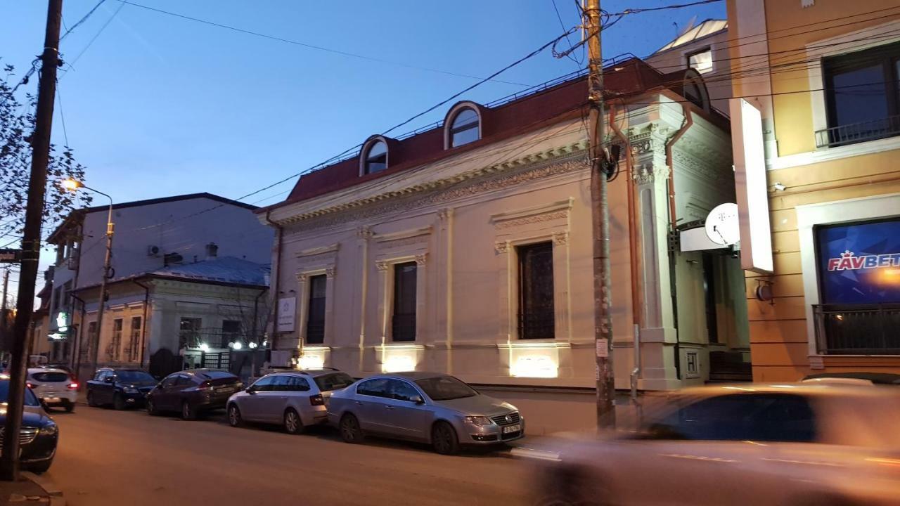 Arbans Elegant Apartment In The City Center Bukares Bagian luar foto