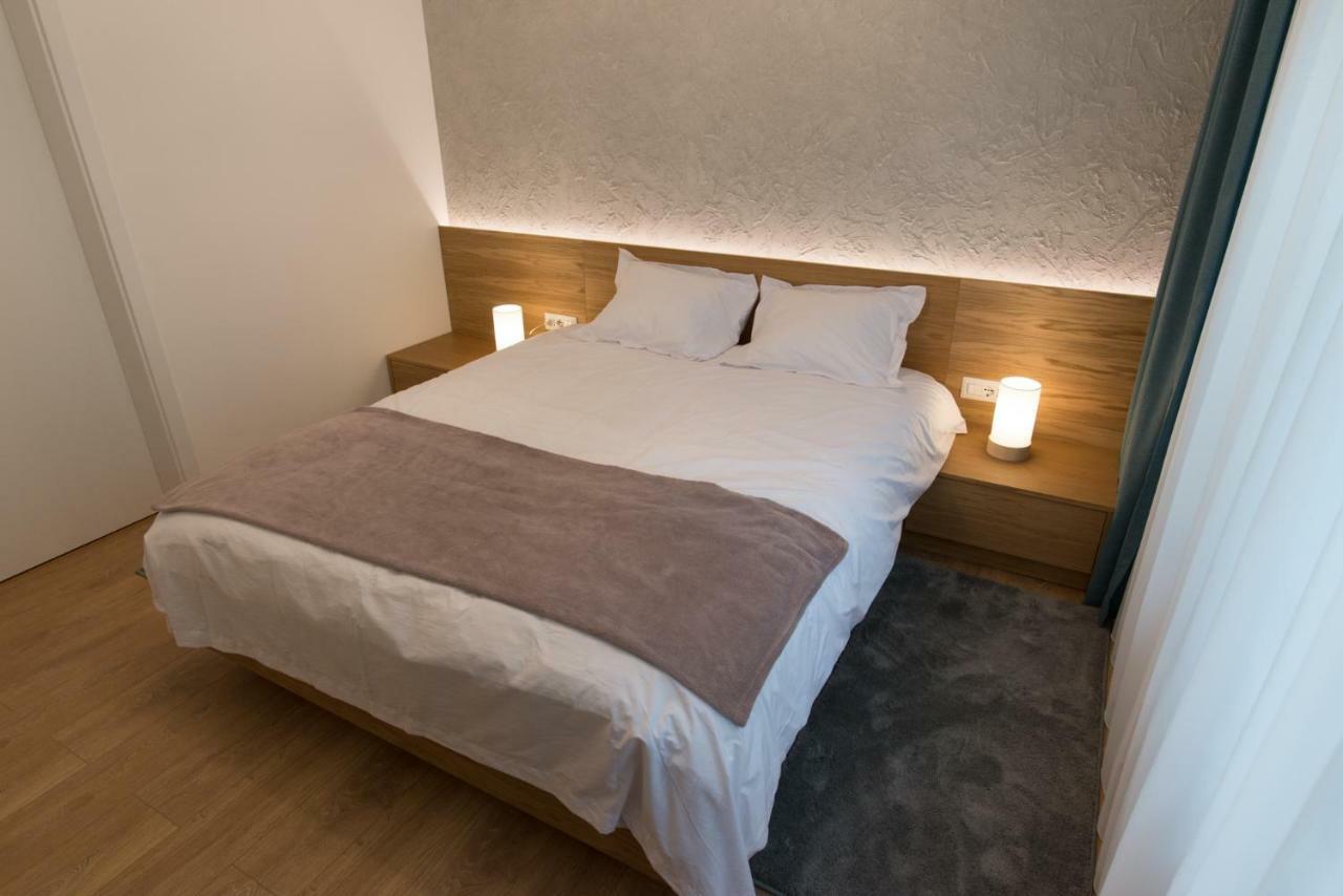 Arbans Elegant Apartment In The City Center Bukares Bagian luar foto