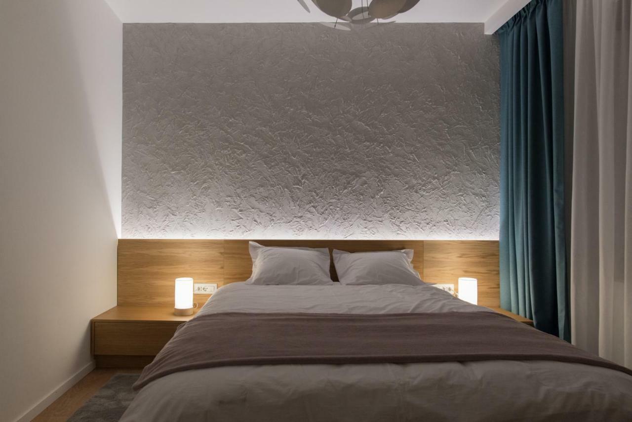 Arbans Elegant Apartment In The City Center Bukares Bagian luar foto