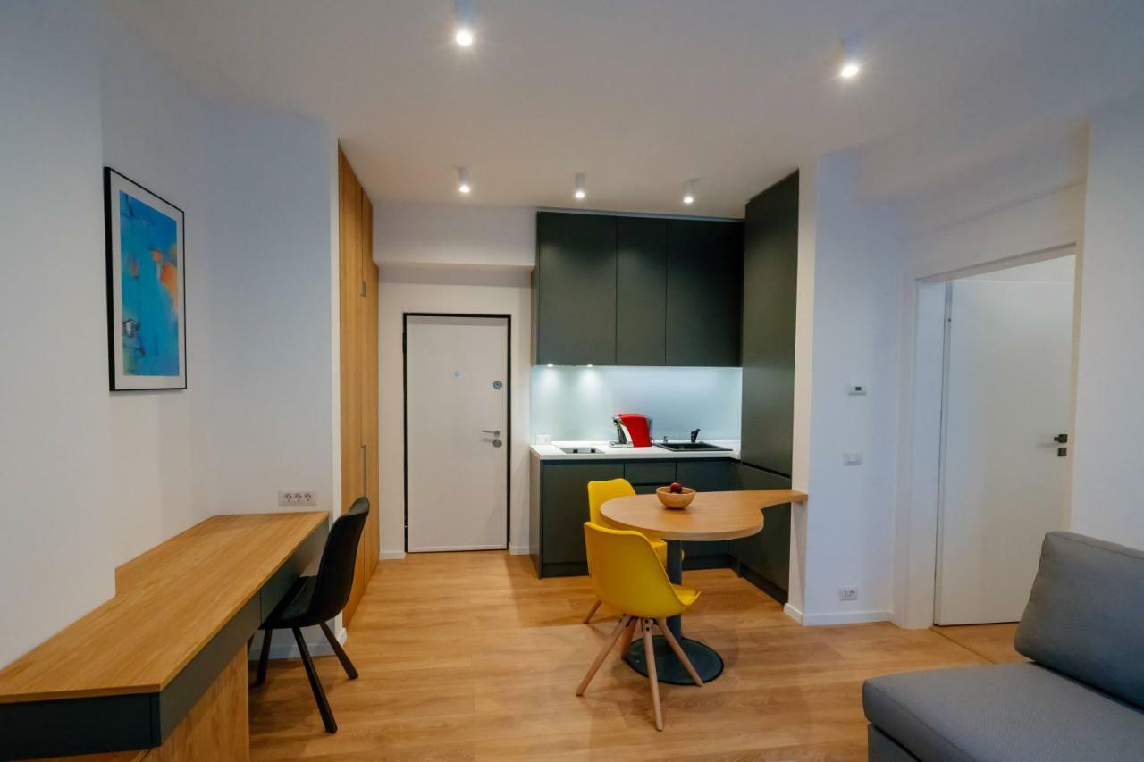 Arbans Elegant Apartment In The City Center Bukares Bagian luar foto