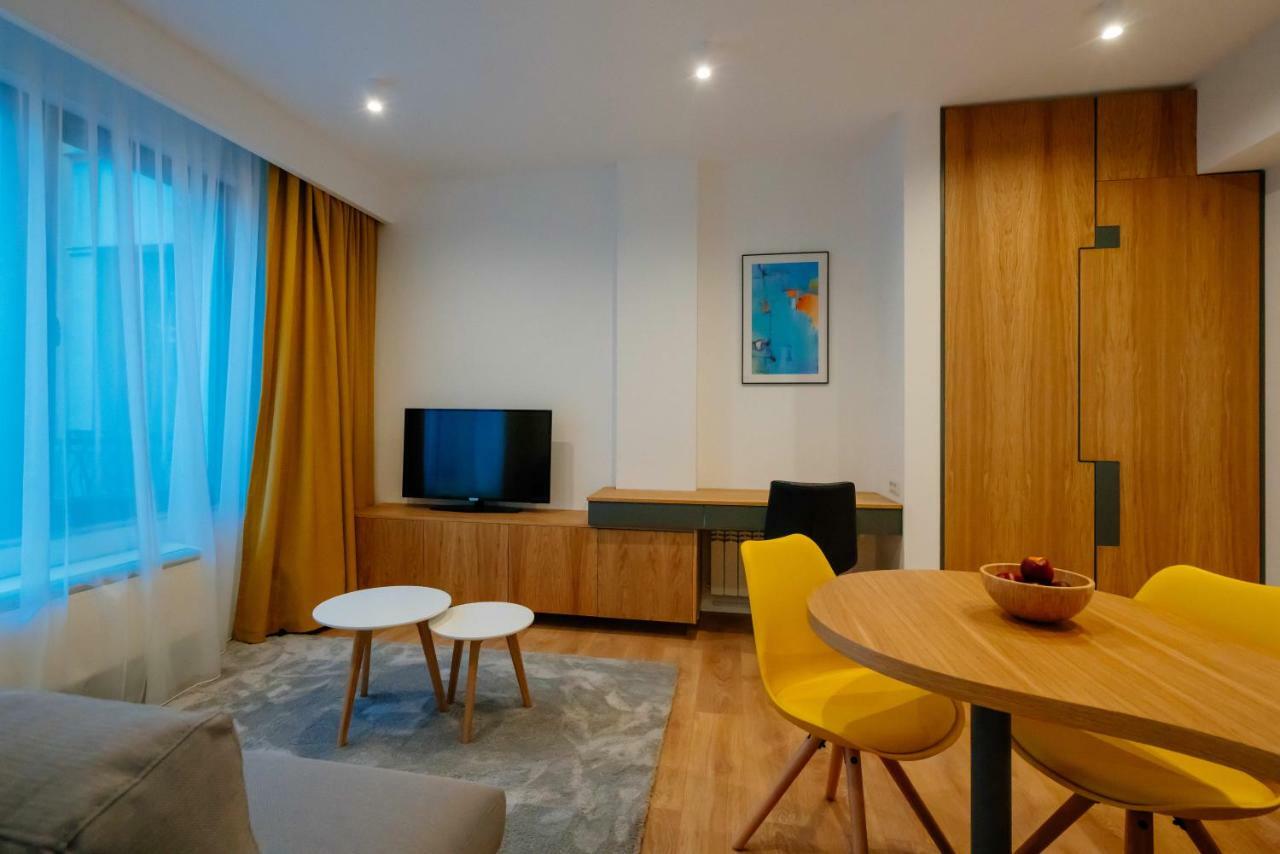Arbans Elegant Apartment In The City Center Bukares Bagian luar foto